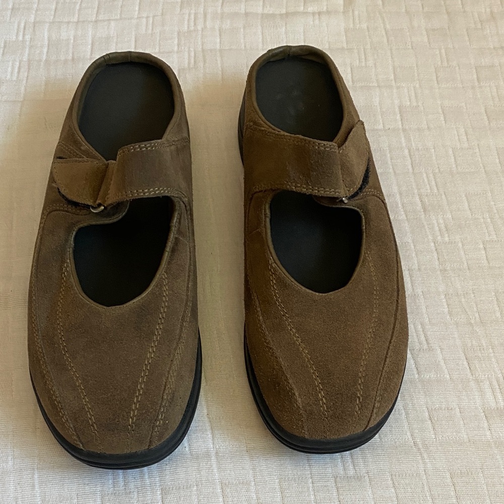 HIGH SIERRA Women's Brown Suede Slip-On Loafers with Strap